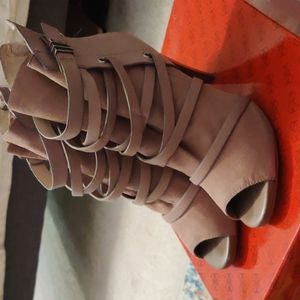 Women's guess booties tan size 8